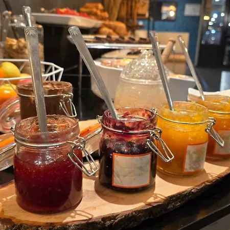 Kyriad - Tresigny Ξενοδοχείο 3*