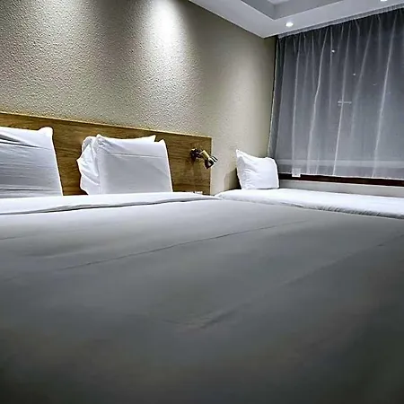 Kyriad - Trésigny Hotel 3*
