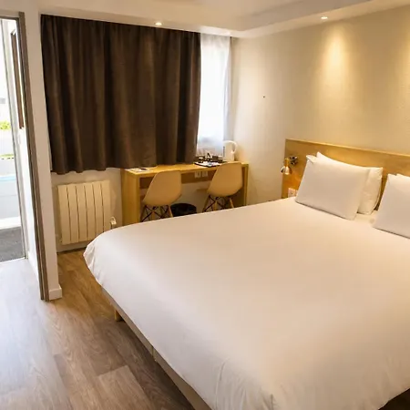 Hotel Kyriad - Trésigny 3*