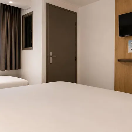 Hotel Kyriad - Trésigny 3*