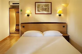 Kyriad - Tresigny Hotel